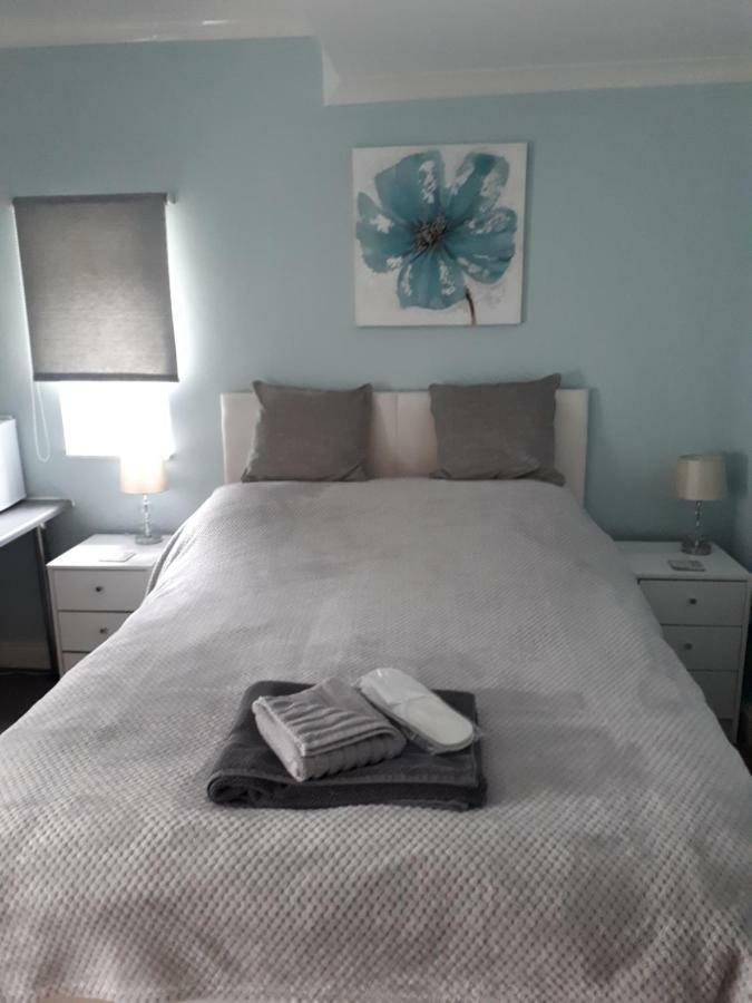Santi Bhavana Bed & Breakfast Westbury  Exterior photo